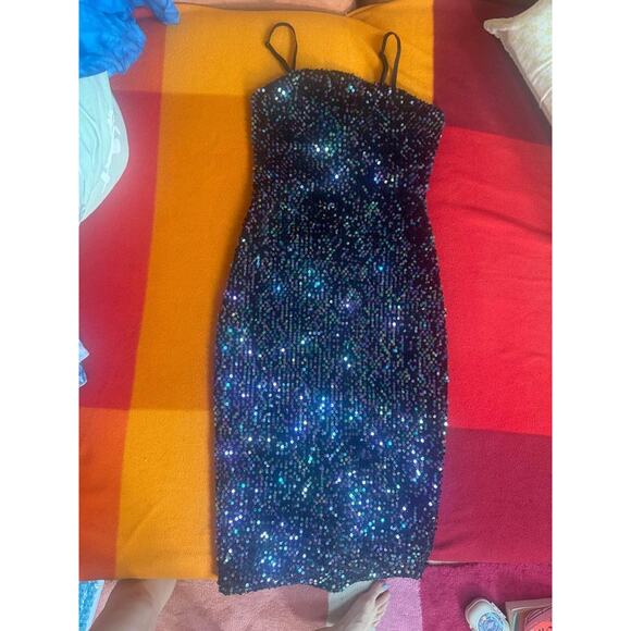 Lipsy London Dresses & Skirts - Lipsy London Midi Sequin Dress - EU 36